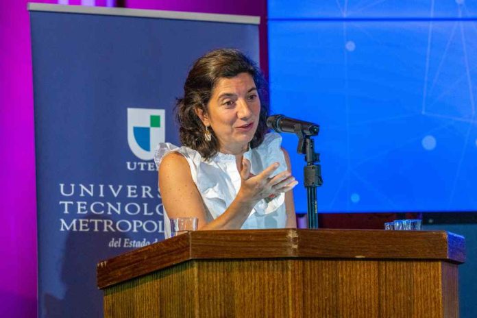 Ministra de Ciencias presenta proyecto UTEM que busca soluciones innovadoras para la Región Metropolitana Ministra de Ciencias presenta proyecto UTEM que busca soluciones innovadoras para la Región Metropolitana