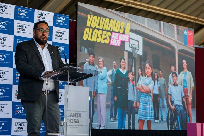 Ministro de Educación inauguró Año Escolar 2025 en escuela del Servicio Local Santa Rosa