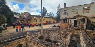 Ministro de Educación lideró coordinación para la recuperación de establecimiento afectado por incendios forestales en La Araucanía