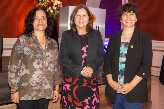 Mujeres líderes de la reactivación escolar abordaron la urgencia de erradicar sesgos en la educación Mujeres líderes de la reactivación escolar abordaron la urgencia de erradicar sesgos en la educación