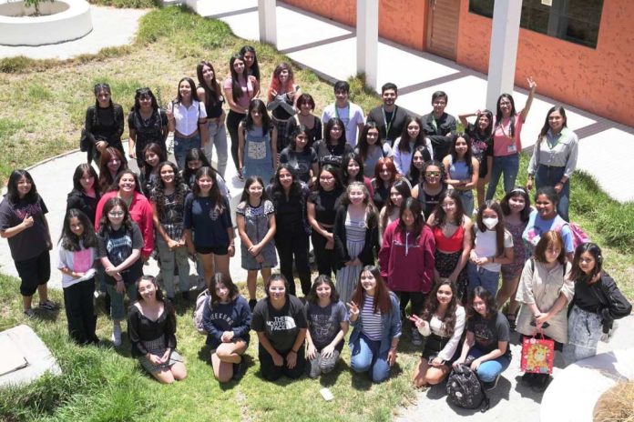 Niñas en STEM Caja La Araucana y Technovation Girls lanzan más de 300 becas de programación en Valparaíso y Biobío