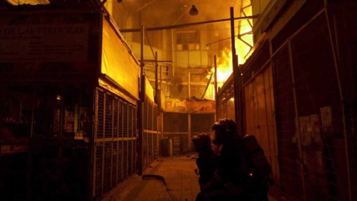 Pirópolis Documental sobre bomberos de Valparaíso Pirópolis: Documental sobre bomberos de Valparaíso