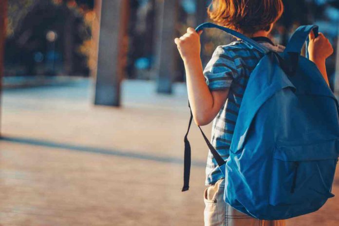 NEGLIGENCIA FAMILIAR: SANCIONES LEGALES POR FALLAR EN LA ASISTENCIA ESCOLAR DE TUS HIJOS