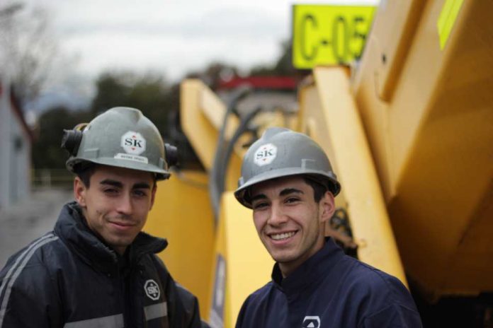 Sondeo revela alta empleabilidad y satisfacción entre egresados de programas de formación dual en Chile