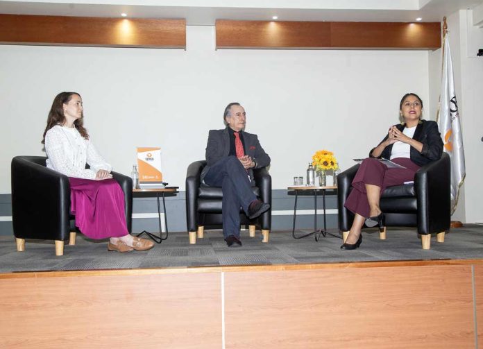 Subsecretaria de Servicios Sociales, Francisca Gallegos, participa en conversatorio de UDLA “Mujer y políticas públicas” Subsecretaria de Servicios Sociales, Francisca Gallegos, participa en conversatorio de UDLA “Mujer y políticas públicas”