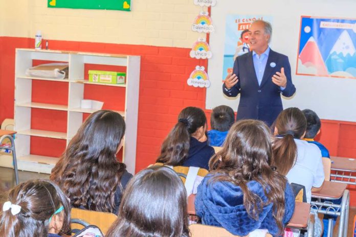 Volcán y Fundación Presente lanzan programa en colegio de Puente Alto para incentivar la asistencia escolar Volcán y Fundación Presente lanzan programa en colegio de Puente Alto para incentivar la asistencia escolar