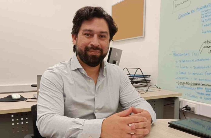 Academia, industria y sociedad Un eje estratégico para los postgrados en Chile Academia, industria y sociedad: Un eje estratégico para los postgrados en Chile