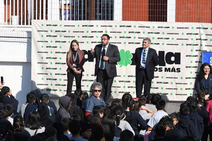 Ministro Cataldo: “el factor humano detrás del proceso educativo es esencial para cualquier resultado positivo” •	En la conmemoración del Día de la Convivencia Educativa, realizada en la Escuela Capitán Pastene de La Florida Conmemoración del Día de la Convivencia Educativa, Escuela Capitán Pastene de La Florida