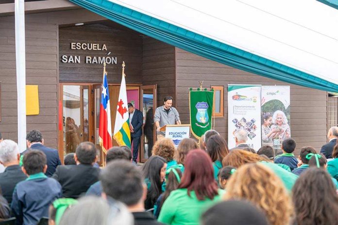 De las cenizas al aula comunidad de San Ramón celebra la reconstrucción de su escuela rural De las cenizas al aula: comunidad de San Ramón celebra la reconstrucción de su escuela rural