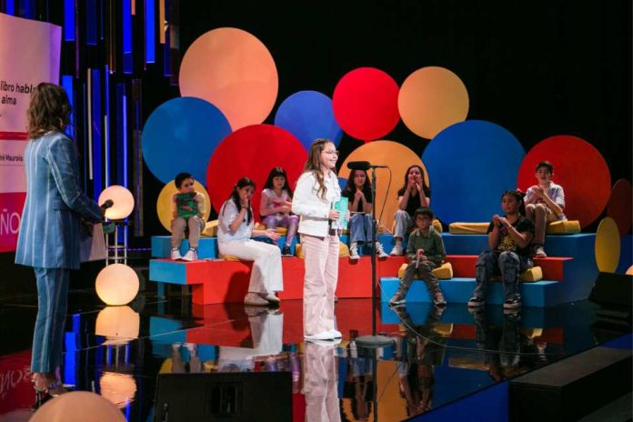 El Placer de Oír Leer, el mayor concurso de lectura en voz alta de Chile, abre convocatoria para alumnos de 3º a 6º básico