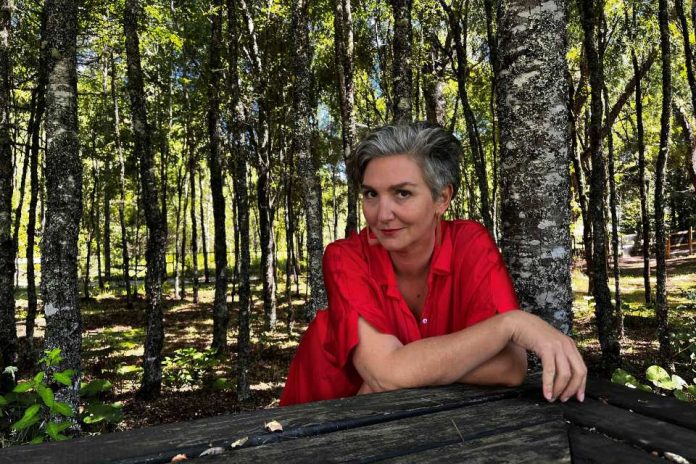 En Villarrica presentan el libro de poemas Defecto Mariposa de Carolina Muñoz Hinrichsen