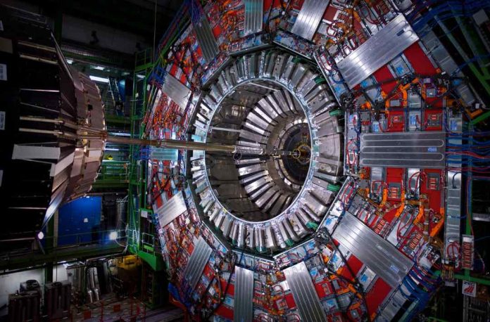 Investigadores USM analizan la incorporación de Chile como Estado Asociado del CERN Investigadores USM analizan la incorporación de Chile como Estado Asociado del CERN