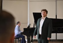 Joven cantante lírico logra avanzar a la semifinal de Paris Opera Competition