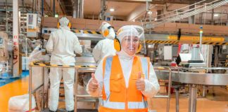 Jóvenes formados en liceos técnicos ingresan al mundo laboral sin dejar sus estudios gracias a Ley de Estatuto Joven