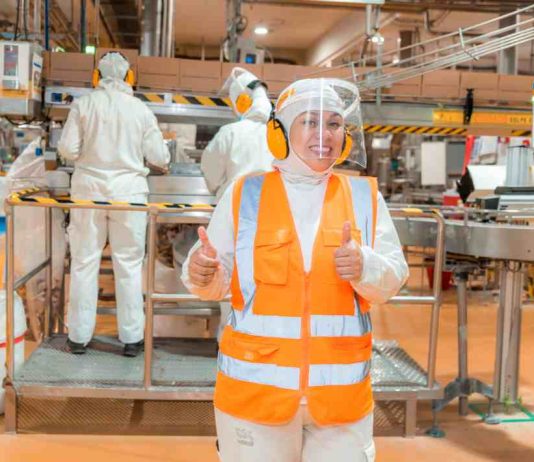 Jóvenes formados en liceos técnicos ingresan al mundo laboral sin dejar sus estudios gracias a Ley de Estatuto Joven