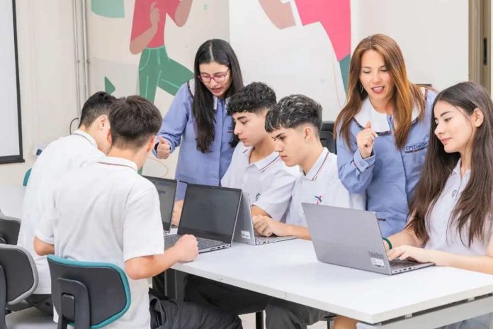 La Educación Protegida Pilar Fundamental en la Integración Escolar de Nuevos Alumnos La Educación Protegida: Pilar Fundamental en la Integración Escolar de Nuevos Alumnos