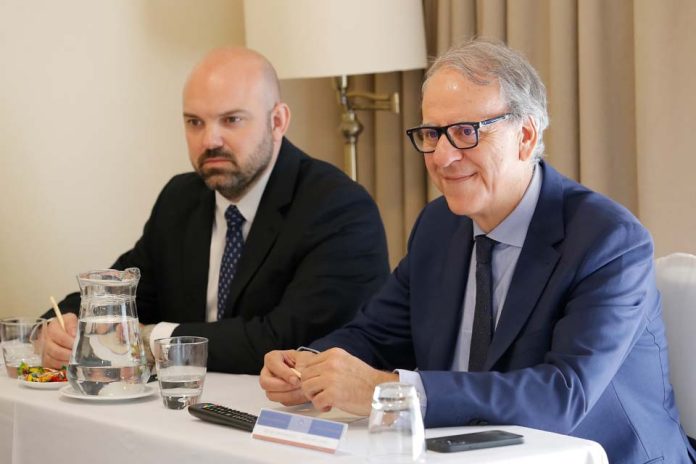 La IA en la educación superior, una oportunidad para reducir el desempleo juvenil en Chile La IA en la educación superior, una oportunidad para reducir el desempleo juvenil en Chile