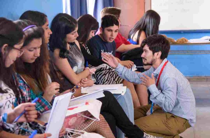 Lirmi y Enseña Chile renuevan alianza para seguir fortaleciendo la gestión docente en escuelas del país
