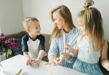 Más de 300 ofertas laborales en el extranjero buscan docentes chilenos: Australia, Nueva Zelanda, Reino Unido y Singapur se suman a la lista con sueldos de US$100K