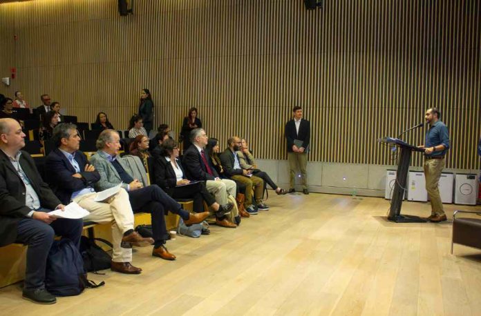 Seminario internacional aborda desafíos futuros para la educación superior y su sistema de financiamiento  