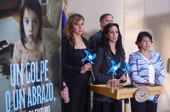 Senado respalda campaña “Un golpe o un abrazo” en el Mes contra el Maltrato Infantil