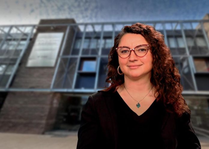 Reflexionando sobre la Adolescencia en la Era Digital: Un Llamado a la Acción Reflexionando sobre la Adolescencia en la Era Digital: Un Llamado a la Acción