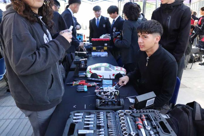 Jóvenes talentos aceleran hacia un futuro con hidrógeno verde: arranca el H2 Grand Prix 2025 en Chile Jóvenes talentos aceleran hacia un futuro con hidrógeno verde: arranca el H2 Grand Prix 2025 en Chile