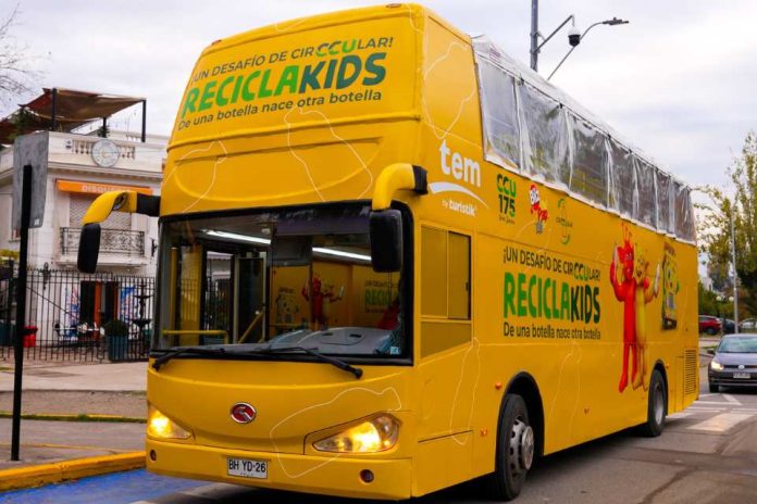 CON BUS INTERACTIVO Y CHARLAS A ESCOLARES CCU Y BILZ Y PAP ZERO INVITAN A VIVIR LA EXPERIENCIA DEL RECICLAJE CON BUS INTERACTIVO Y CHARLAS A ESCOLARES CCU Y BILZ Y PAP ZERO INVITAN A VIVIR LA EXPERIENCIA DEL RECICLAJE