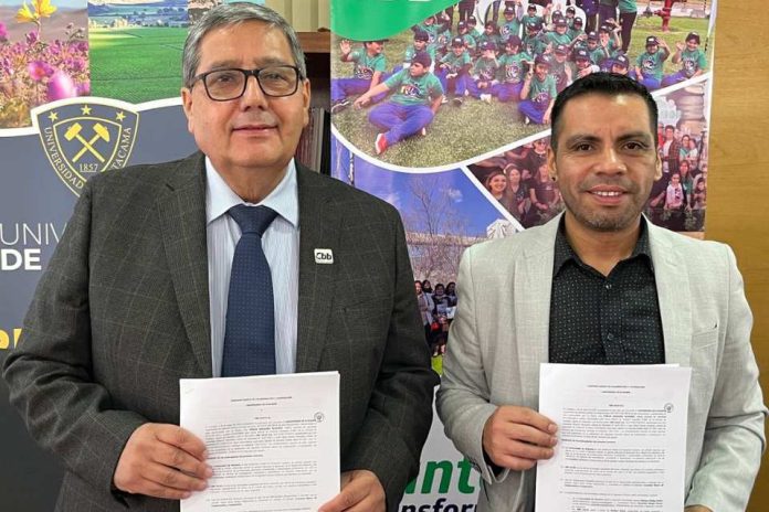 Cbb Cales y Universidad de Atacama firman convenio de colaboración Cbb Cales y Universidad de Atacama firman convenio de colaboración