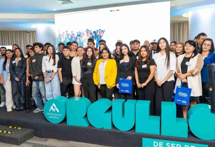 Cien personas de la región cumplen sueño de estudios superiores gracias a becas de Antofagasta Minerals Cien personas de la región cumplen sueño de estudios superiores gracias a becas de Antofagasta Minerals