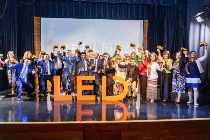 Con nueva categoría de Educación Inicial, se lanza la tercera versión del Premio LED que reconoce el liderazgo directivo Con nueva categoría de Educación Inicial, se lanza la tercera versión del Premio LED que reconoce el liderazgo directivo