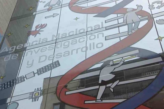 Cuatro desafíos, cuatro soluciones convocatoria busca respuestas a problemas presentados por instituciones públicas Cuatro desafíos, cuatro soluciones: convocatoria busca respuestas a problemas presentados por instituciones públicas