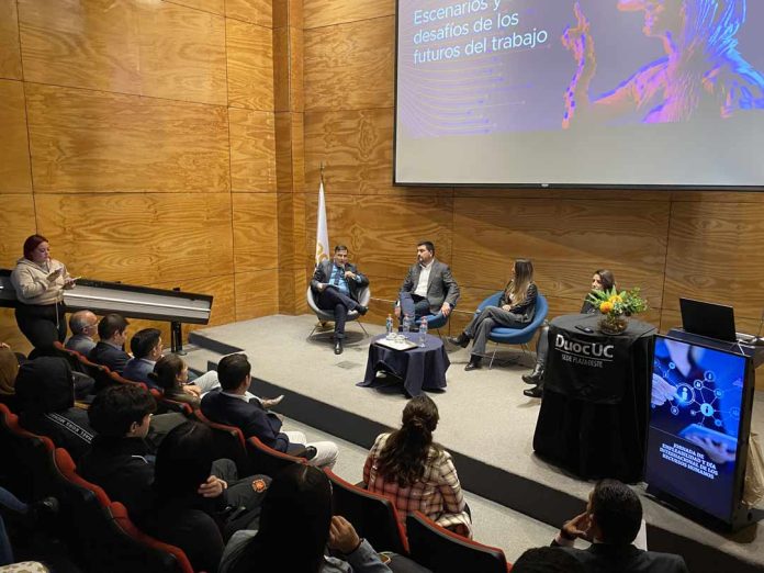 Duoc UC reunió a líderes del sector público y privado en jornada clave sobre empleabilidad y gestión de personas