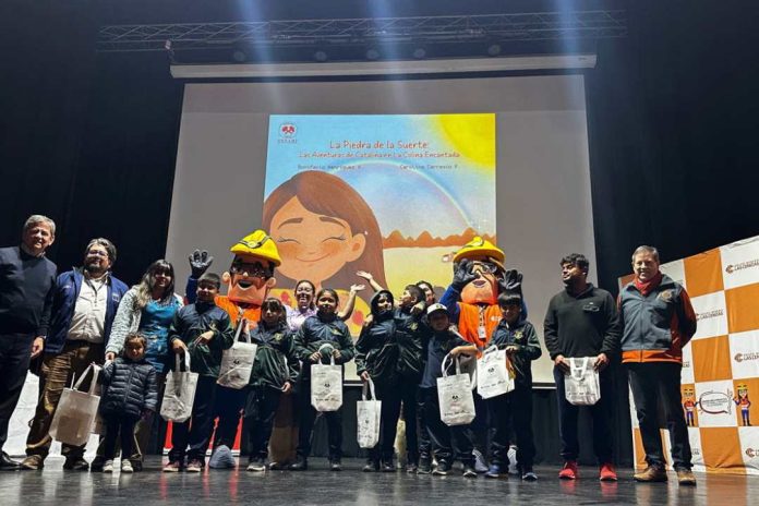 Fundación SONAMI y Minera Las Cenizas acercan la minería a niñas y niños a través del juego y la lectura Fundación SONAMI y Minera Las Cenizas acercan la minería a niñas y niños a través del juego y la lectura