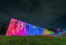 Iluminan icónico Friso Cinético de la artista Matilde Pérez