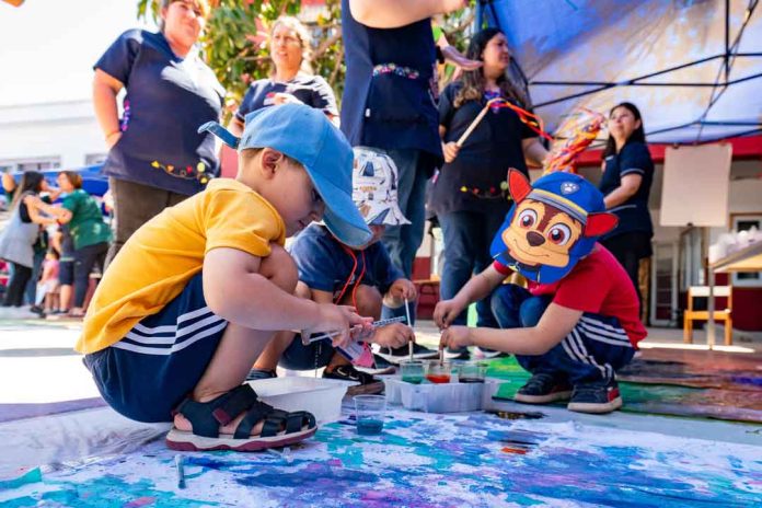 Jugar es crecer: seis razones que explican el poder el juego en el aprendizaje y desarrollo Jugar es crecer: seis razones que explican el poder el juego en el aprendizaje y desarrollo