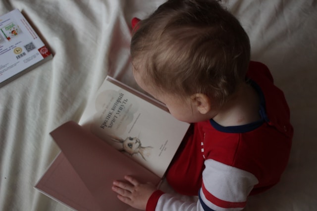 Libros que enseñan jugando: materiales ideales para comenzar a leer desde los primeros años, Libros diseñados para acompañar los primeros pasos lectores