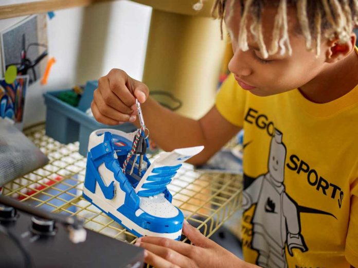 NIKE y LEGO® se unen en una alianza global para inspirar el juego activo y creativo en niños de todo el mundo NIKE y LEGO® se unen en una alianza global para inspirar el juego activo y creativo en niños de todo el mundo