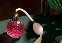 ¿Por qué algunos perfumes huelen diferente en cada persona?