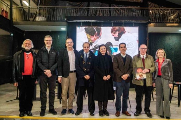 Presentan libro con nuevos hallazgos sobre Niño del cerro El Plomo Presentan libro con nuevos hallazgos sobre Niño del cerro El Plomo