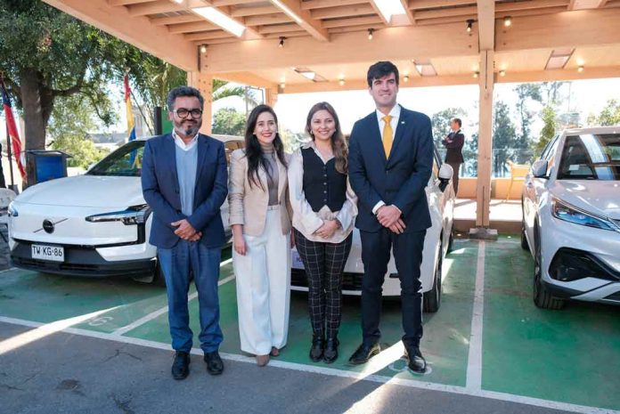 USM inaugura estación solar de carga para vehículos eléctricos USM inaugura estación solar de carga para vehículos eléctricos