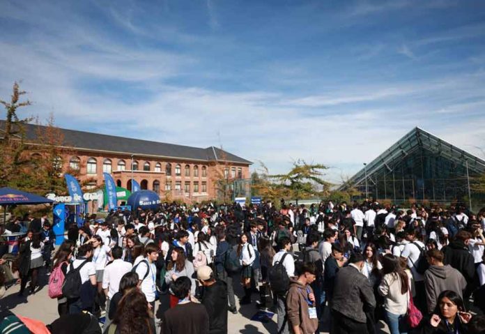 Jóvenes estudiantes se la juegan por un viaje a Corea del Sur con proyectos que combinan innovación e impacto social Jóvenes estudiantes se la juegan por un viaje a Corea del Sur con proyectos que combinan innovación e impacto social