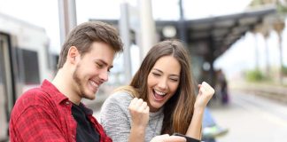 ¿Cómo puedo jugar a LuckyStar desde mi móvil? 