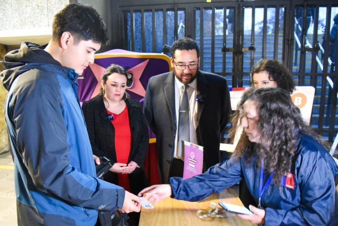 Autoridades de Educación y Transporte refuerzan llamado a revalidar la Tarjeta Nacional Estudiantil (TNE) Autoridades de Educación y Transporte refuerzan llamado a revalidar la Tarjeta Nacional Estudiantil (TNE)