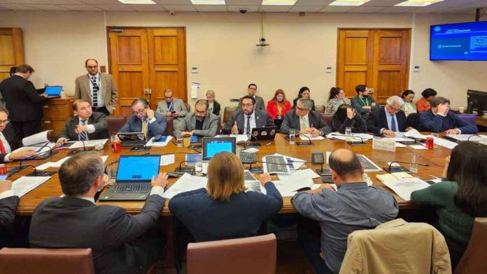 Comisión de Hacienda inicia la revisión del proyecto de ley que pone fin al CAE y crea el FES