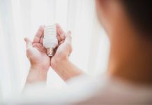 ¿Sube la cuenta de la luz? Así puedes reducir tu consumo eléctrico con estos cinco simples consejos ¿Sube la cuenta de la luz? Así puedes reducir tu consumo eléctrico con estos cinco simples consejos