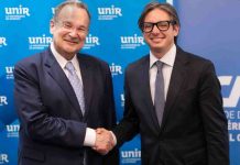 CAF-banco de desarrollo de  América Latina y el Caribe y UNIR  lanzan 30 becas y consolidan su  alianza académica  CAF-banco de desarrollo de  América Latina y el Caribe y UNIR  lanzan 30 becas y consolidan su  alianza académica