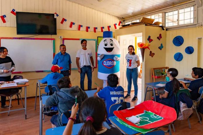 Clorox y Desafío Levantemos Chile promueven el uso seguro de productos de limpieza en escuelas Clorox y Desafío Levantemos Chile promueven el uso seguro de productos de limpieza en escuelas
