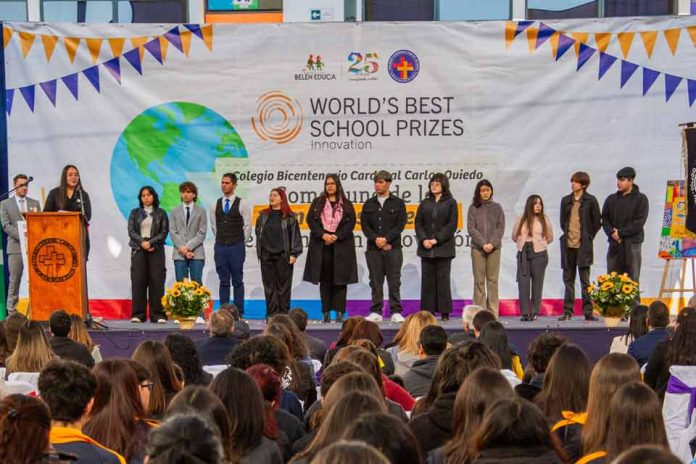 Colegio Bicentenario Cardenal Carlos Oviedo destaca entre los 10 mejores del mundo en Innovación en los World’s Best School Prizes 2025  Colegio Bicentenario Cardenal Carlos Oviedo destaca entre los 10 mejores del mundo en Innovación en los World’s Best School Prizes 2025