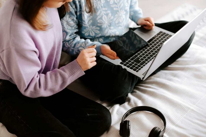 Cómo los algoritmos moldean el mundo digital de nuestros hijos Cómo los algoritmos moldean el mundo digital de nuestros hijos